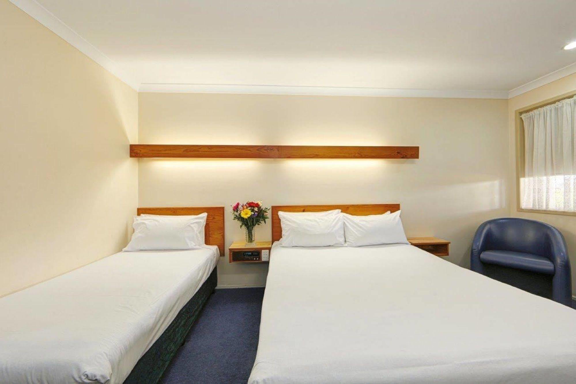 Smart Motels Bert Hinkler Bundaberg Exterior photo