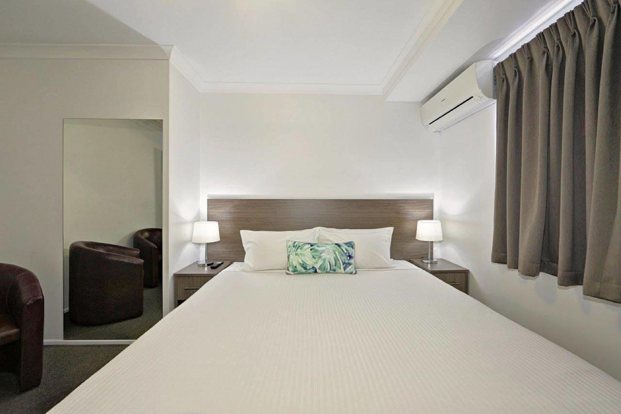 Smart Motels Bert Hinkler Bundaberg Exterior photo